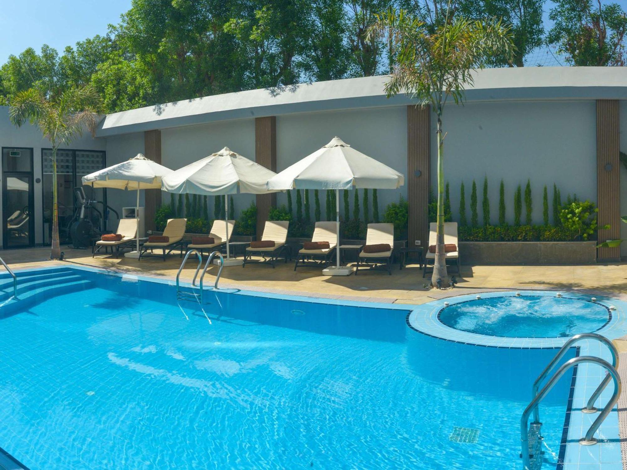 Hotel Novotel Cairo El Borg Giza Exterior foto